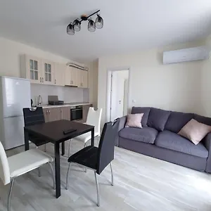 жилищна сграда орех Apartamento Varna